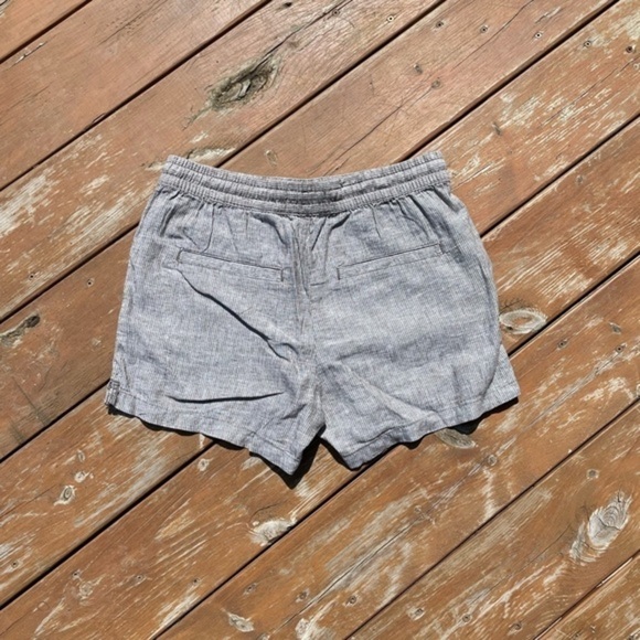 H&M Linen Blend Highrise Shorts - Picture 3 of 10